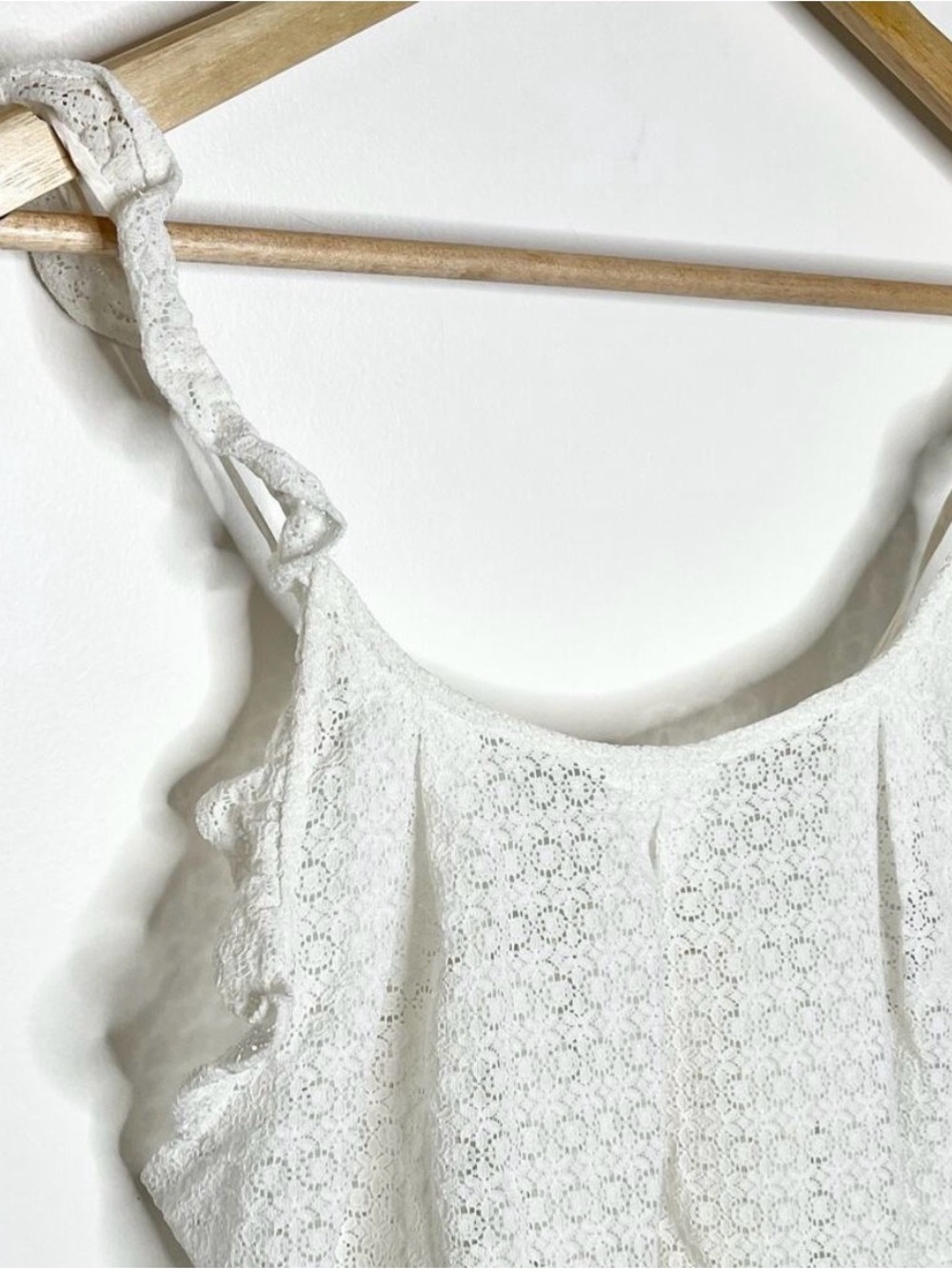 FARM Rio White Eyelet Ruffle Strap Tank - Picture 2 of 8